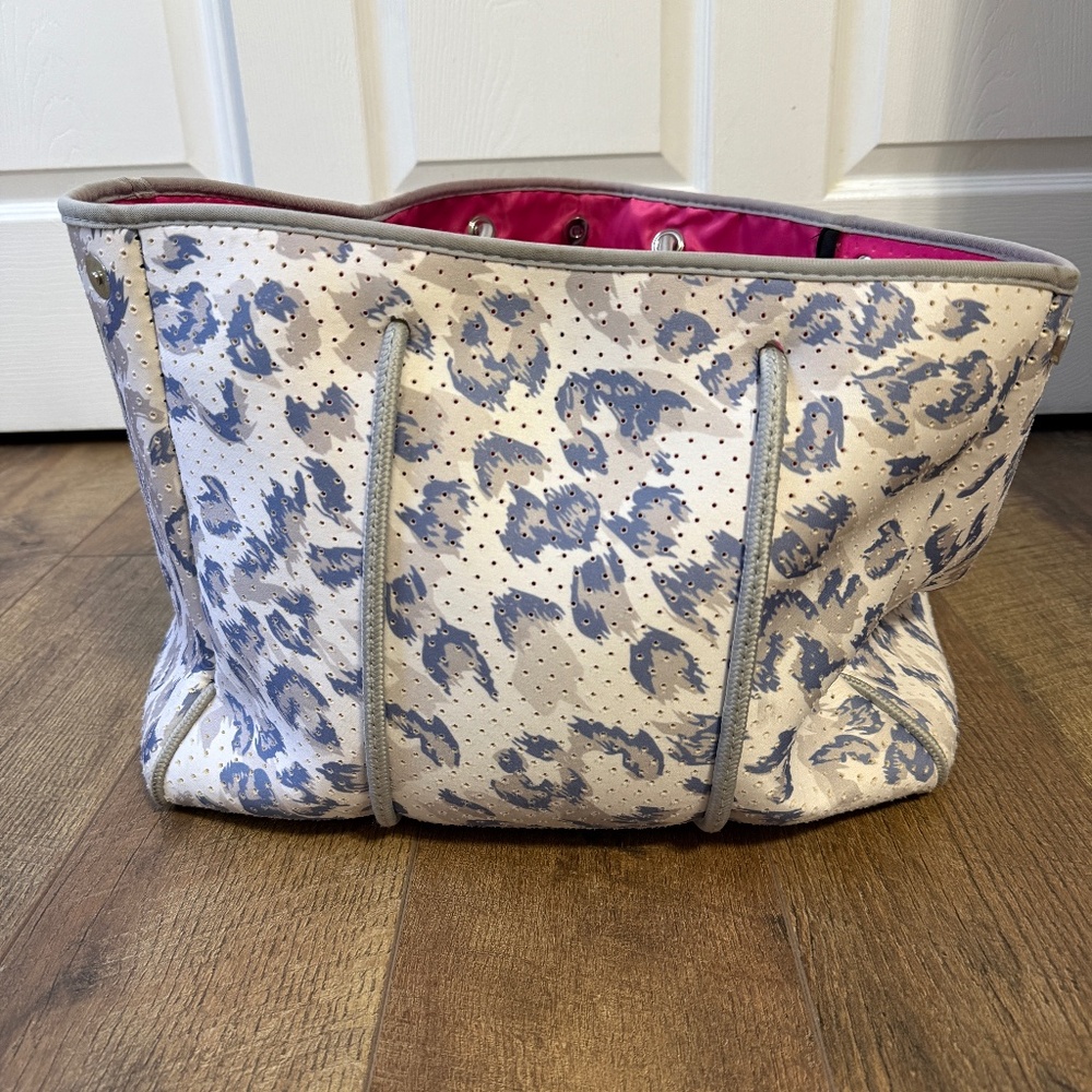 Neoprene white leopard print tote